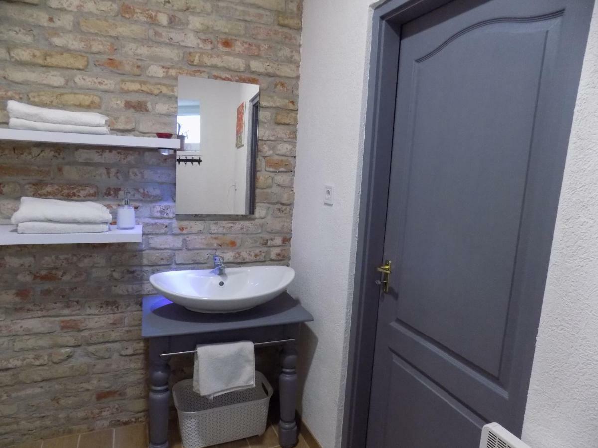 Koller Apartmanhaz Шарвар Екстер'єр фото